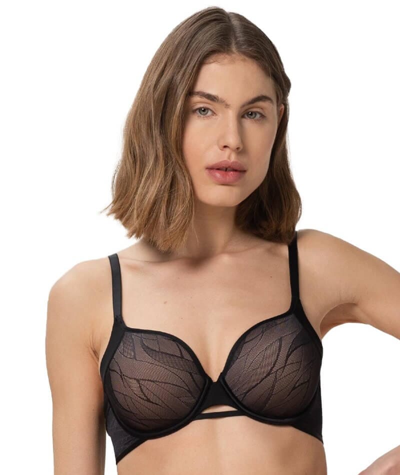 Triumph 34A on tag Sister Size: 32B Push up, Underwire Adjustable Strap