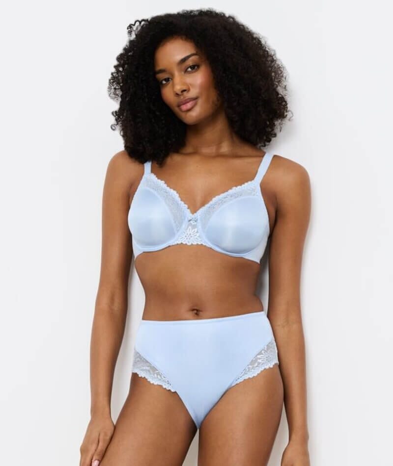 Triumph Ladyform Soft Minimizer Bra - Ice Bras 