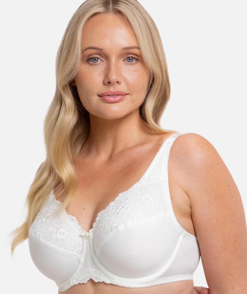 Triumph Embroidered Minimizer Bra - White
